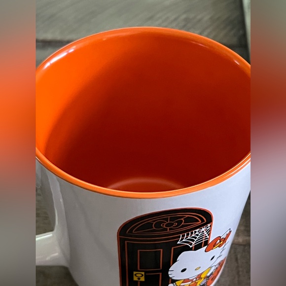Hello Kitty Happy Halloween Doorstep Wide Ceramic Mug - Picture 4 of 4